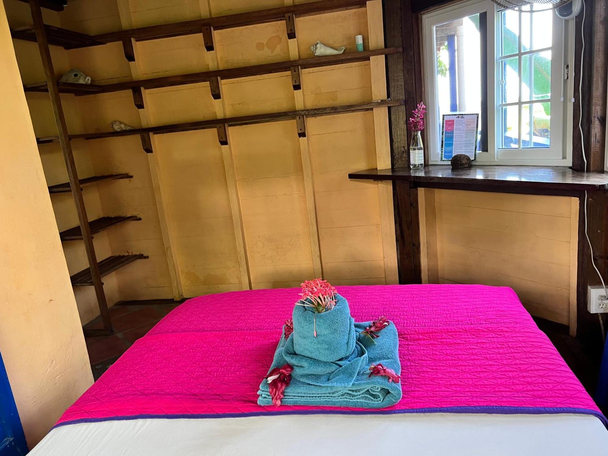 Tesoro Escondido Ecolodge Cabinas Bocas Town Room photo